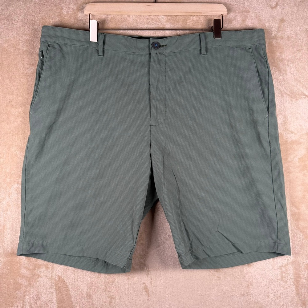 Tommy Bahama Chip Shot Shorts Mens 42x10 Sage Green Performance Golf Preppy